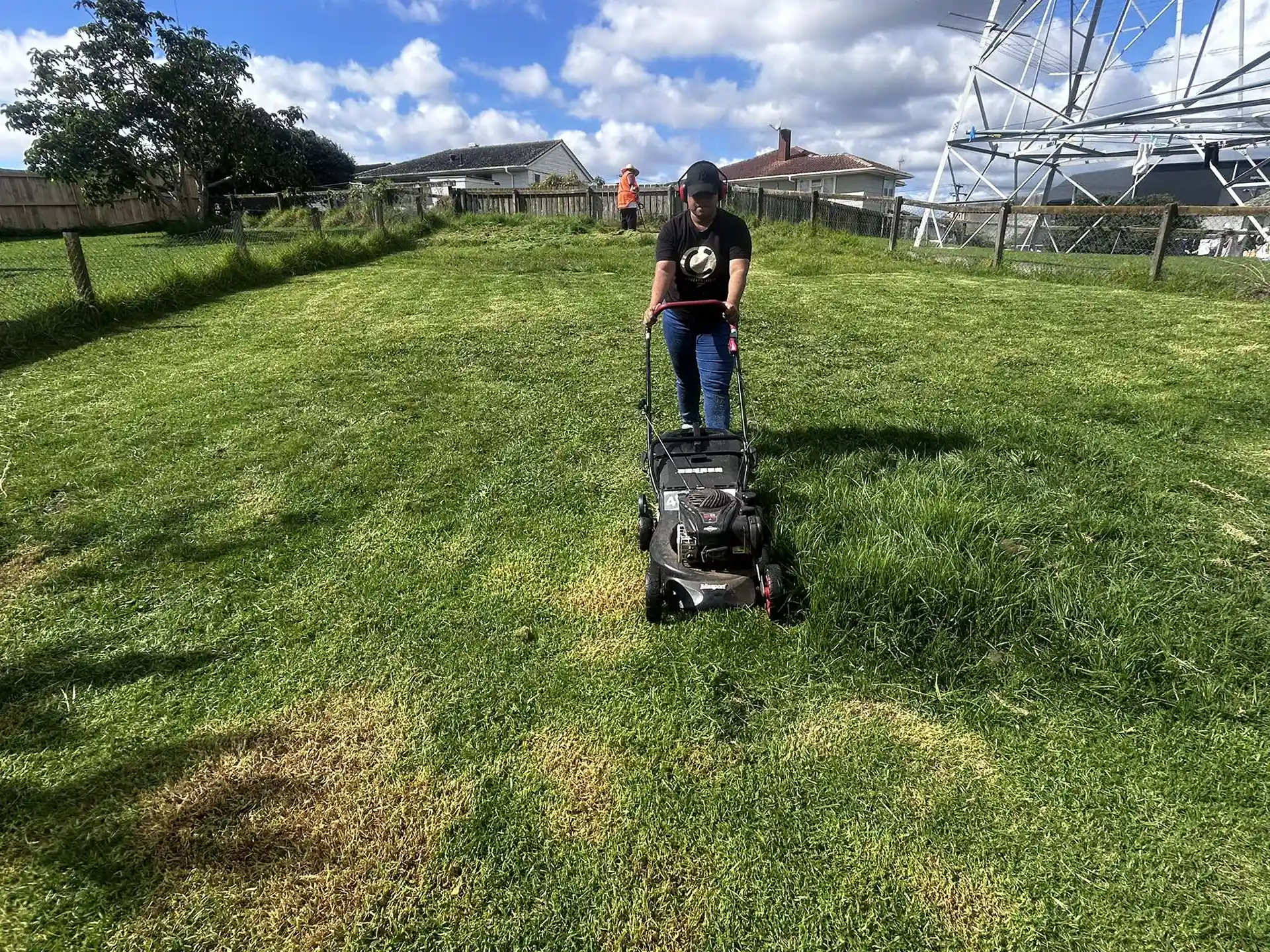 You are currently viewing Free overgrown lawnz